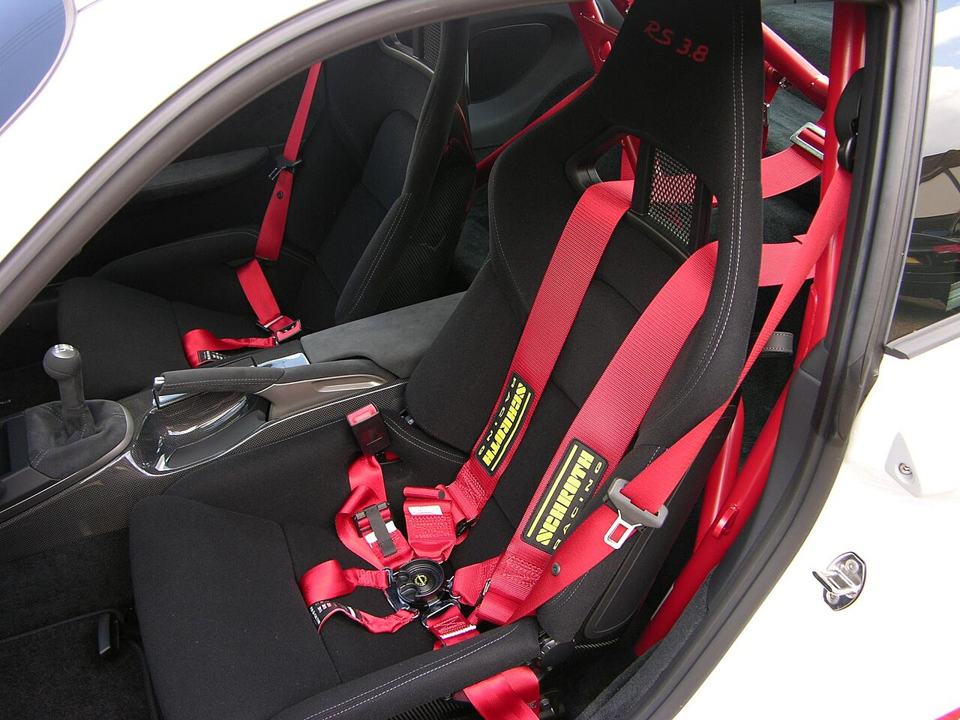 Baquet et harnais 6 points, homologation FIA
