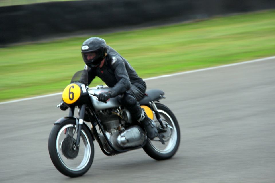 Moto de course classique 500 monocylindre